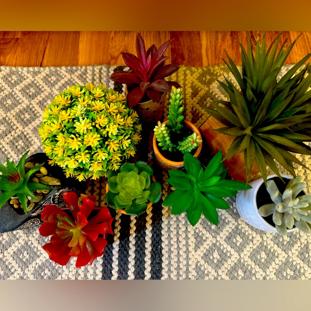 ASSORTED FAKE PLANTS